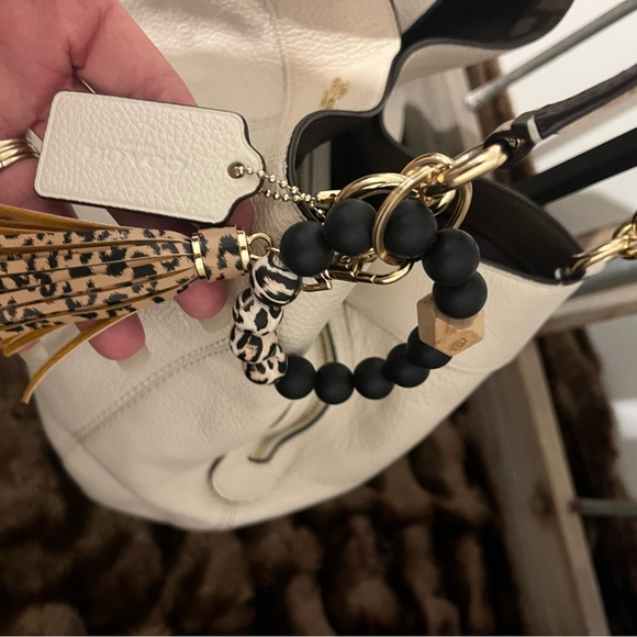 Coach Lexy - Picture 6 of 9